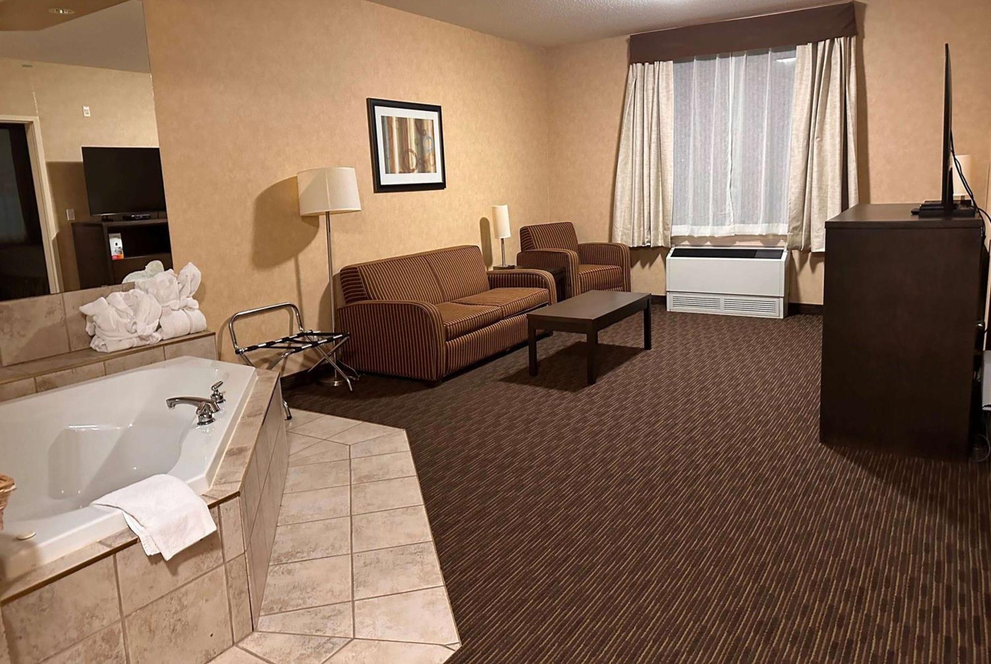 Ramada By Wyndham Estevan Luaran gambar