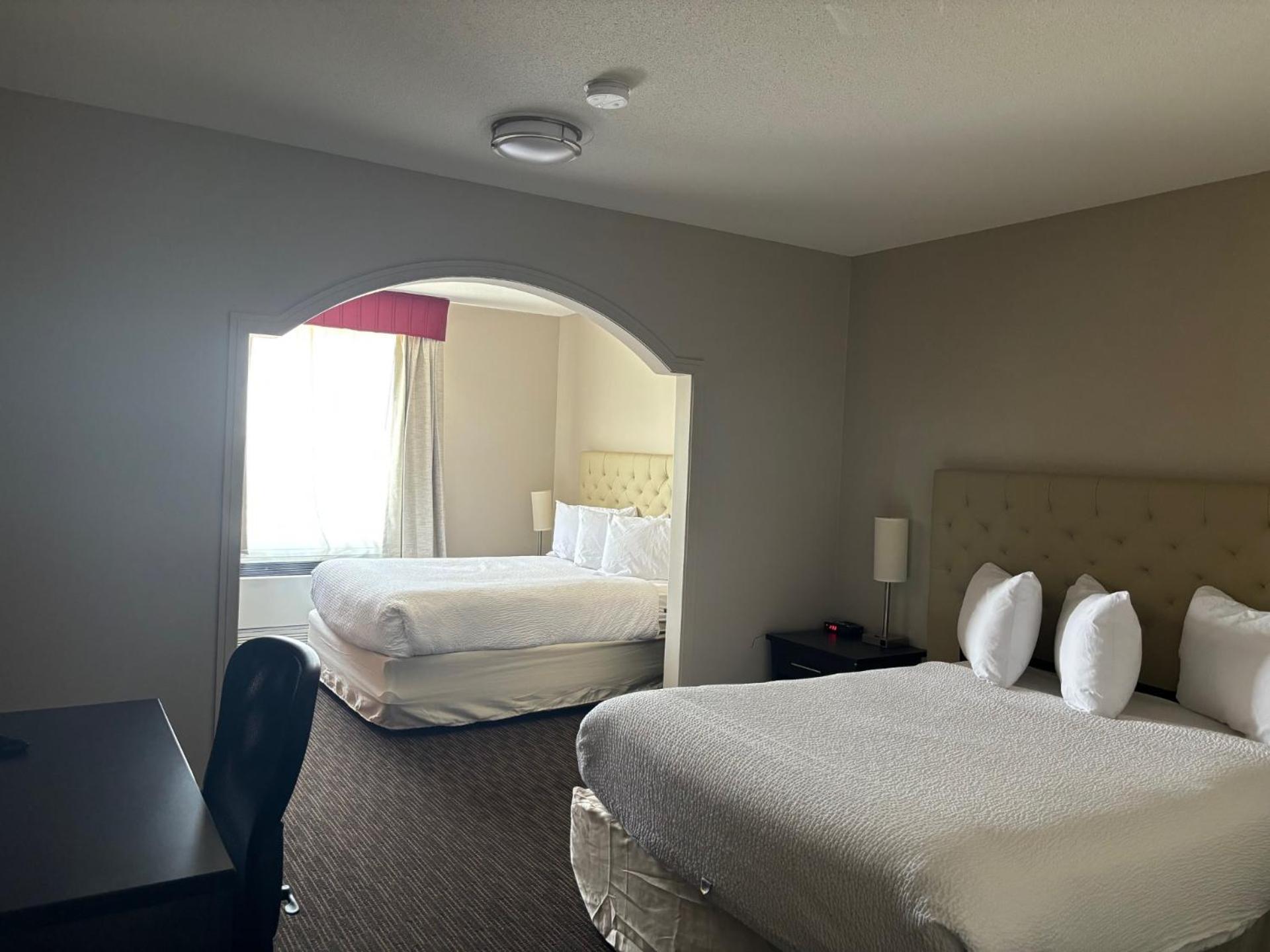 Ramada By Wyndham Estevan Luaran gambar