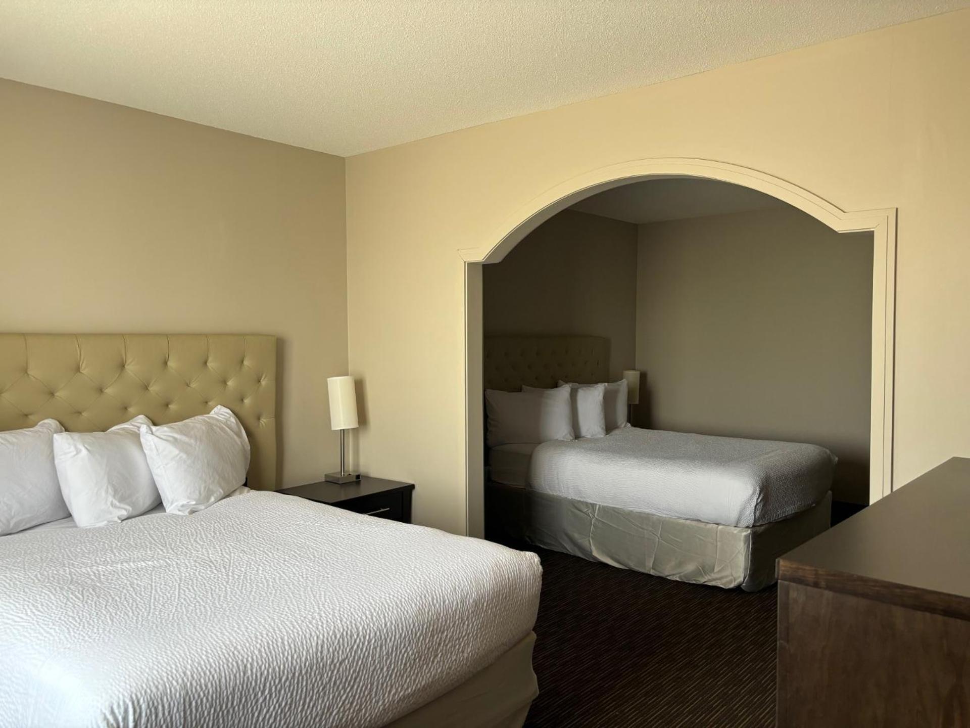 Ramada By Wyndham Estevan Luaran gambar