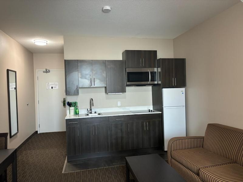 Ramada By Wyndham Estevan Luaran gambar