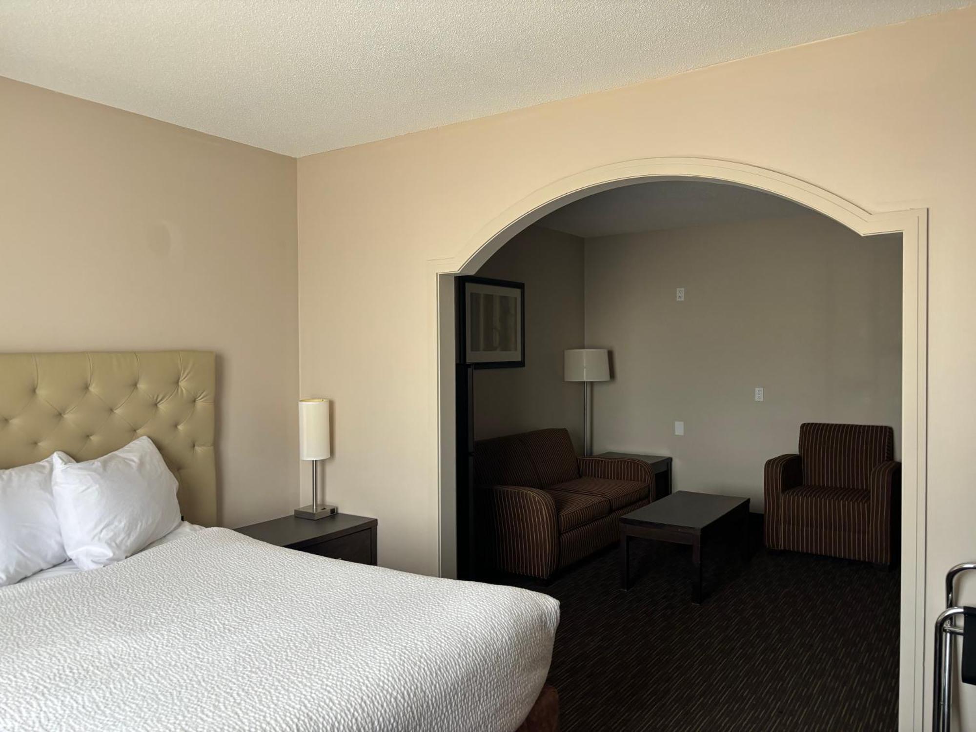 Ramada By Wyndham Estevan Luaran gambar