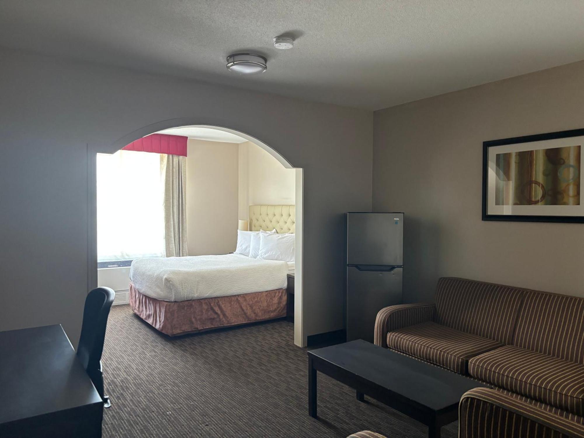 Ramada By Wyndham Estevan Luaran gambar